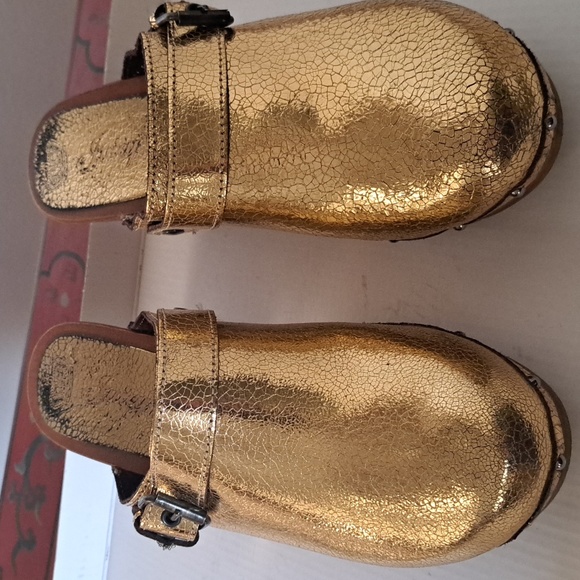 Shoe - Picture 4 of 5